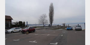 Parkplatz mit Blick zum Schiff-Landesteg und Bodensee
