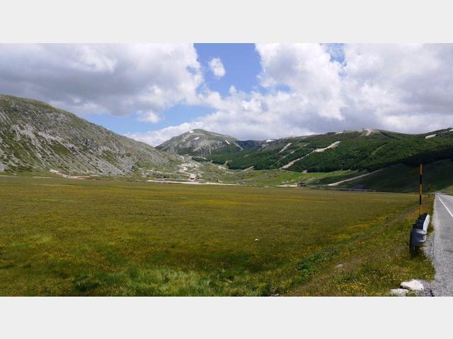  View of the plateau Campo Felice
