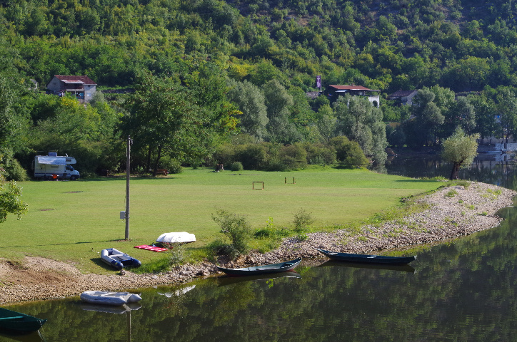  Operatren av restaurangen Stari Most har officiellt utsett platsen som mittlweile campingplats.. ...