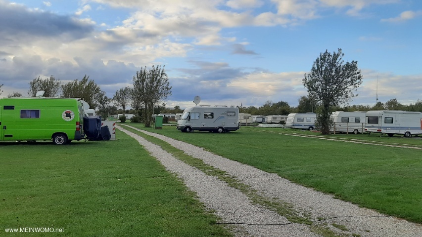 The picture was taken in October, so enough space for campers or caravans. @The place is clean and w ...