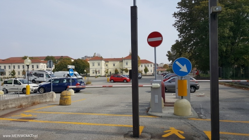  Parcheggio carrabile Novara