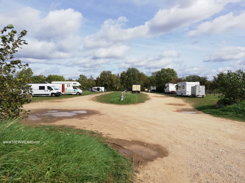 Parking space also for long motorhomes or with trailers 