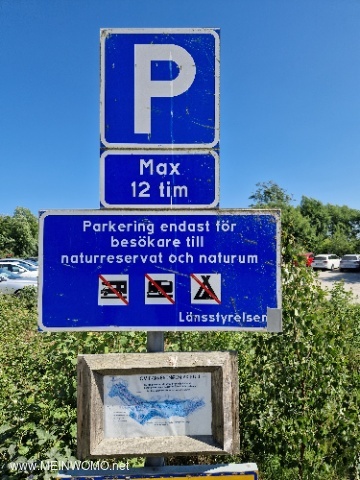 Aktuelles Schild vom 11.06.2023, nach Rcksprache mit Personal ist kurzes Parken fr Besichtigung ke ...