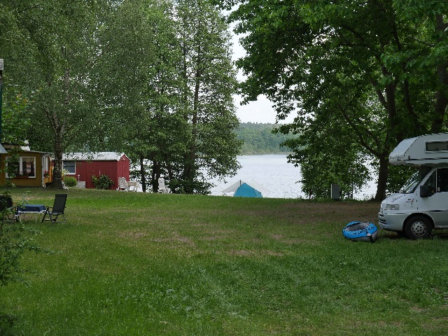 Naturcamp Bikowsee - Blick vom Sanitrgebude zum See
