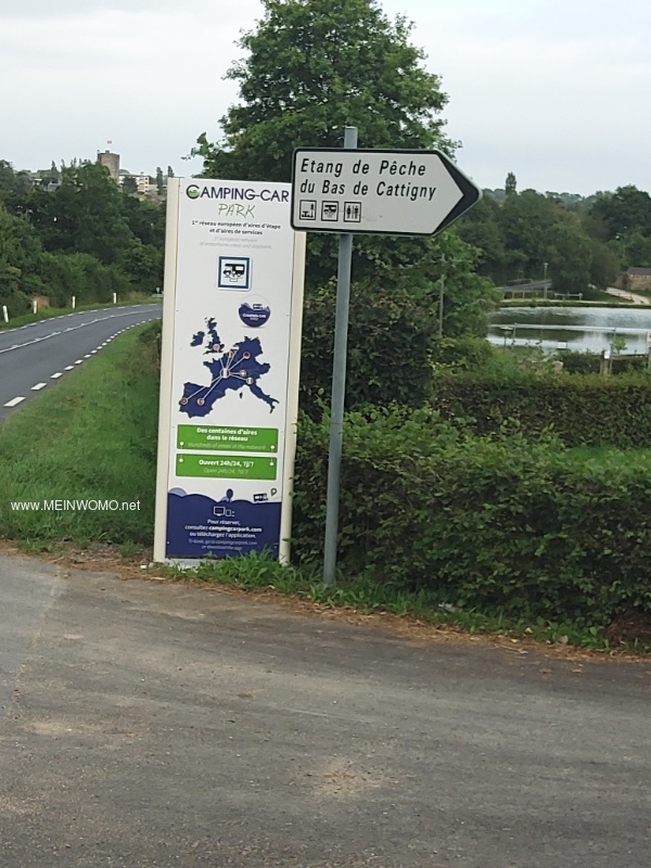 En venant de la D900 en descente vers la ville, le circuit des caches nest visible que tardivement