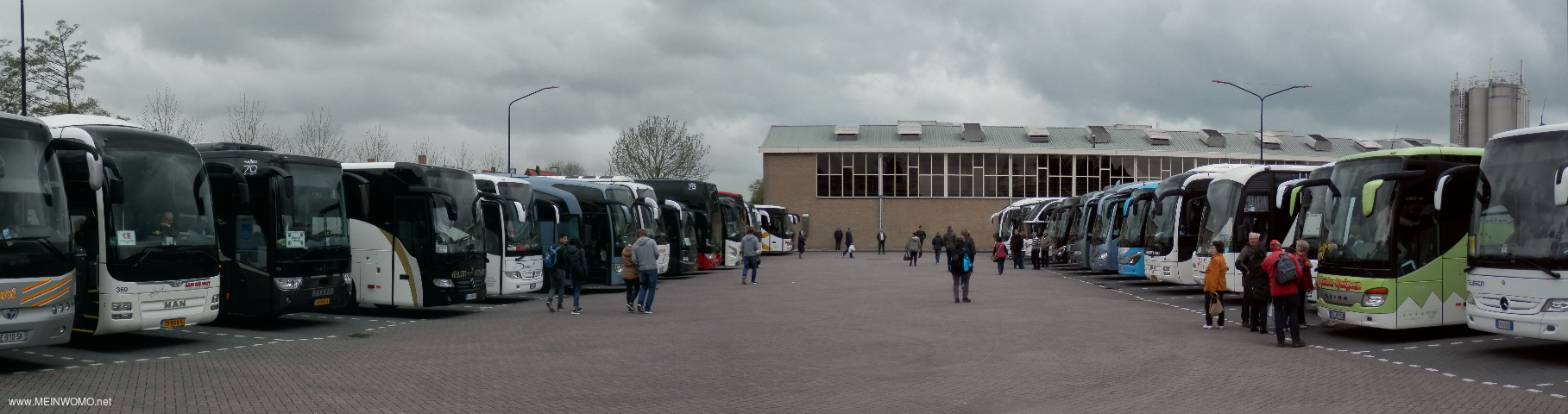  Parcheggio per autobus, a quel tempo si  occupato dellultimo posto con 34 autobus.