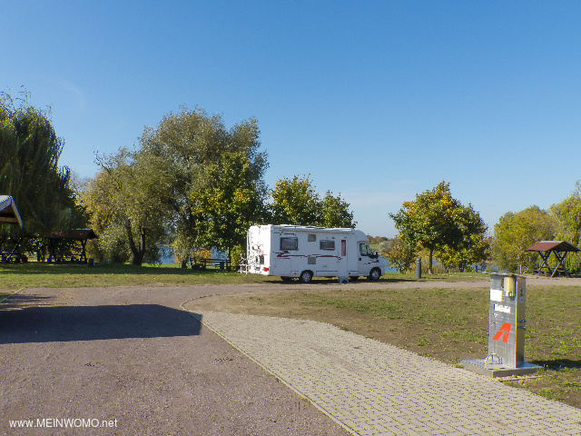 Mhlberg ad Elbe parkeringsplats i omrdet fr vilovgen fr vandring. @ Deponering i entromrdet