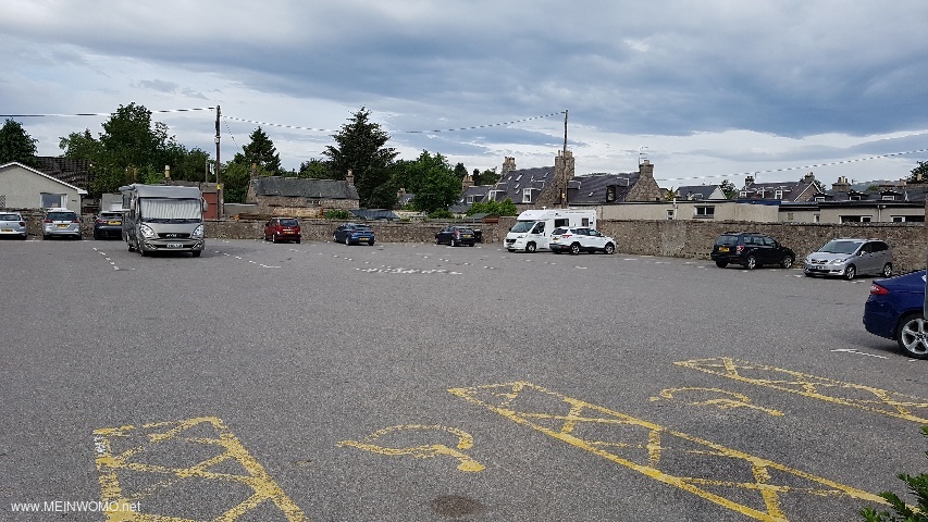  Parking in Ballater.