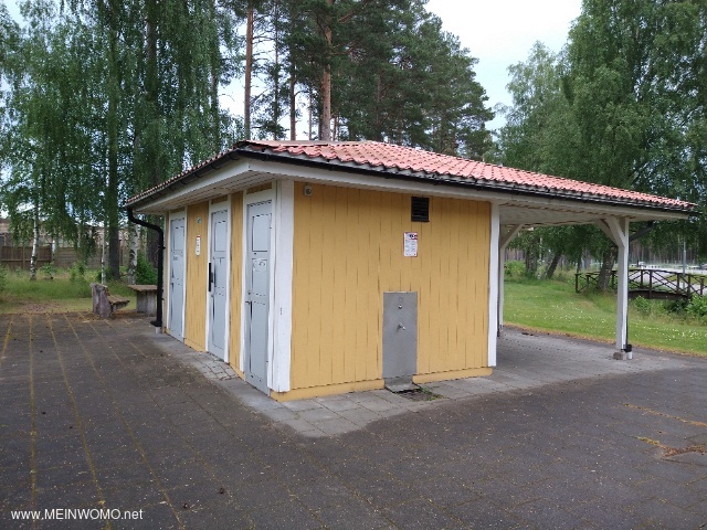 Sanitrhaus mit WC Entsorgung und Wasserhahn