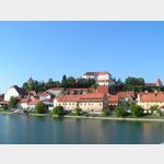 Ptuj ist ein sehenswerter Ort an der Drava und die lteste Stadt Sloweniens. Es wird viel getan um die denkmalgeschtzen Huser zu erhalten. Aber die Stadt hat ihre Bltezeit hinter sich und wirkt eher etwas verschlafen. An der Drava, gleich neben dem gut