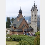Stabkirche von auen und innen sehenswert; interessante Geschichte der norwegischen Kirche und ihren Weg nach Polen