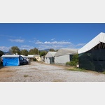 Stellpltze und viele Dauercamper unter Zelten