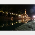 Die Rizvaniye Vafi Moschee am Abrahams-Teich bei Nacht