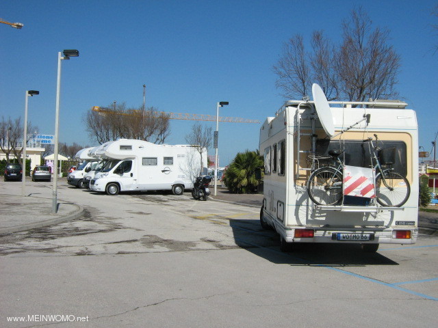  Att stanna 10108942-Riccione Terme parkering ocks 