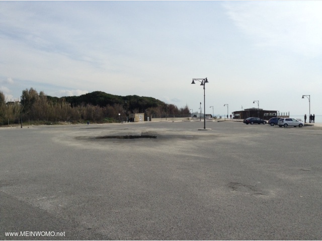  Parking area in front of Camping Azzurro Mare 