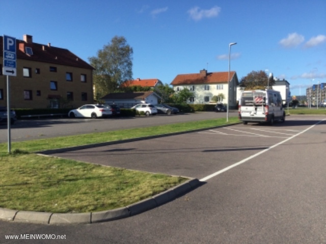 Tre parkeringsplatser med husbilssymbol