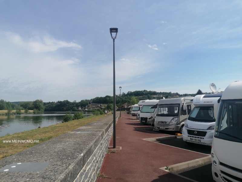 Stplats med utsikt ver Meuse.  