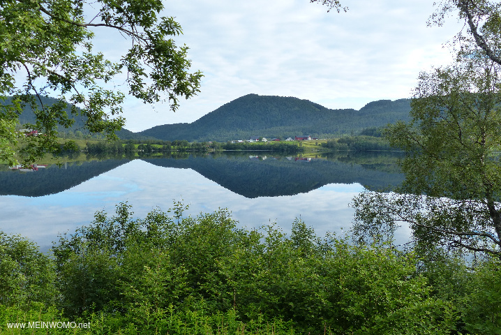  Magnifique vue sur le lac adjacent